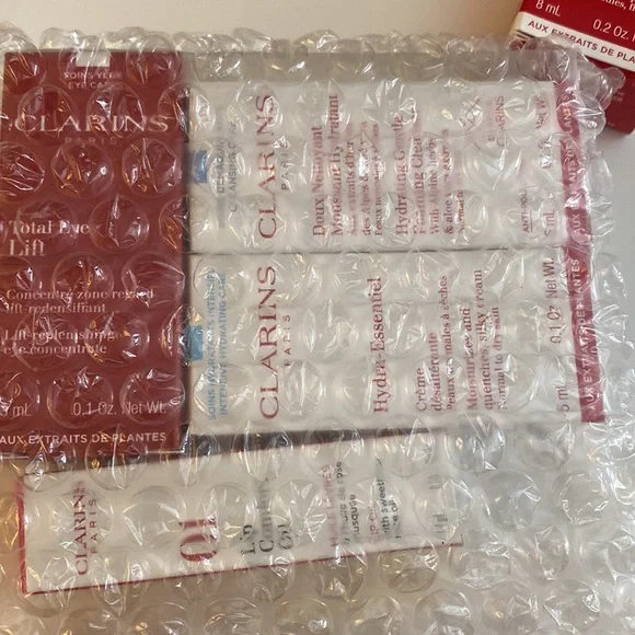 New Carolina Herrera Goodgirl tote + 6 clarins beauty & 3 Firstaid beauty & bag - Picture 6 of 10